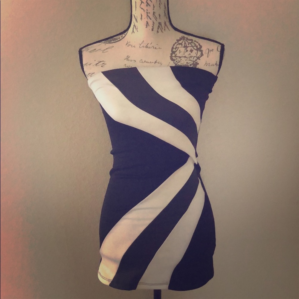 5/$25 NWOT Short Strapless Dress